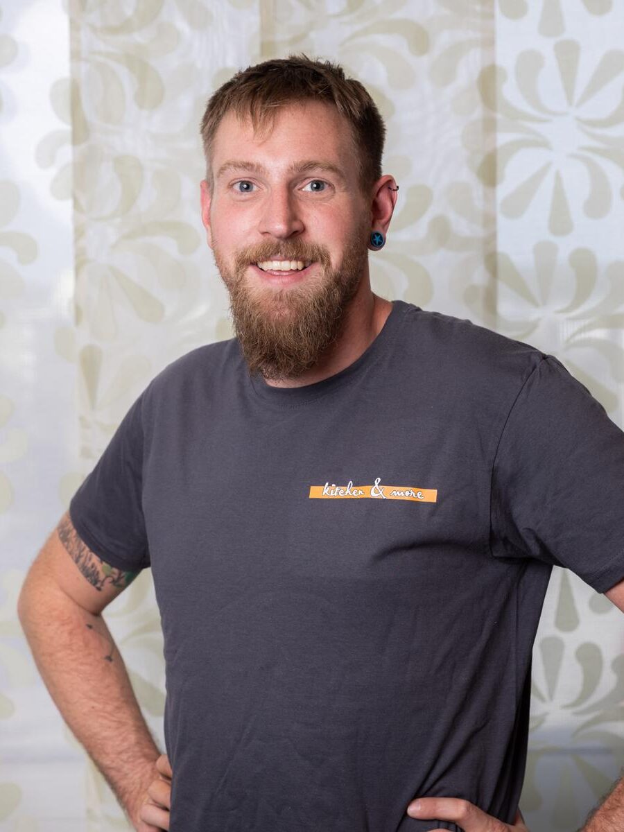 Daniel-Poettschacher-Foto-im-Kuechenstudio-Neunkirchen